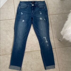 😍 NWOT Bebe Skinny Blue Jeans 👖 with Distressed Details size 27